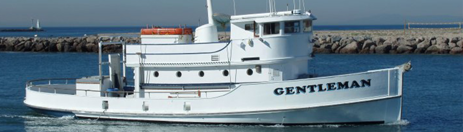 Gentleman sportfishing boat