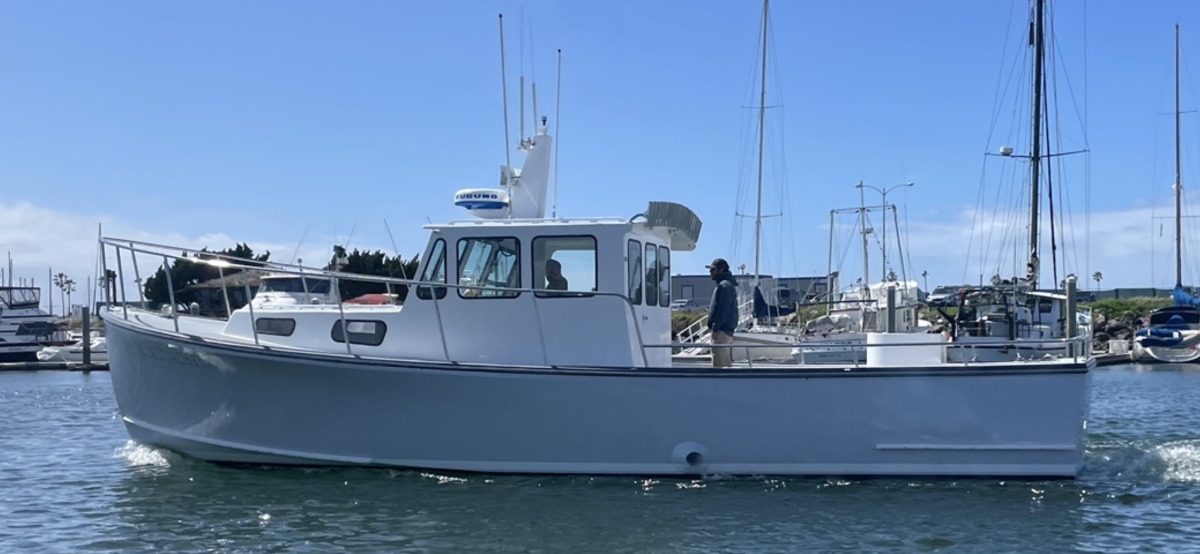 Graylight sportfishing boat