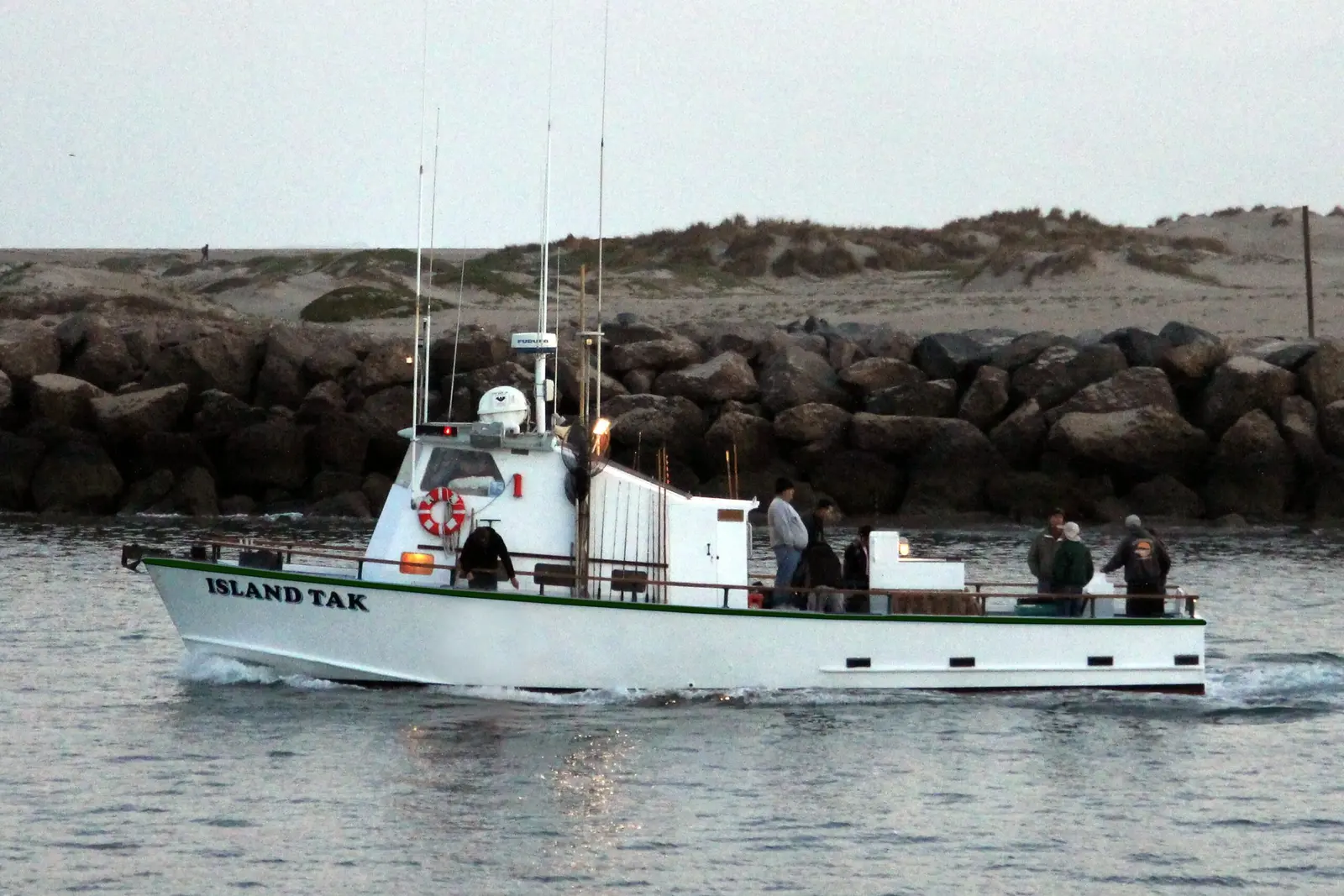 Island Tak sportfishing boat