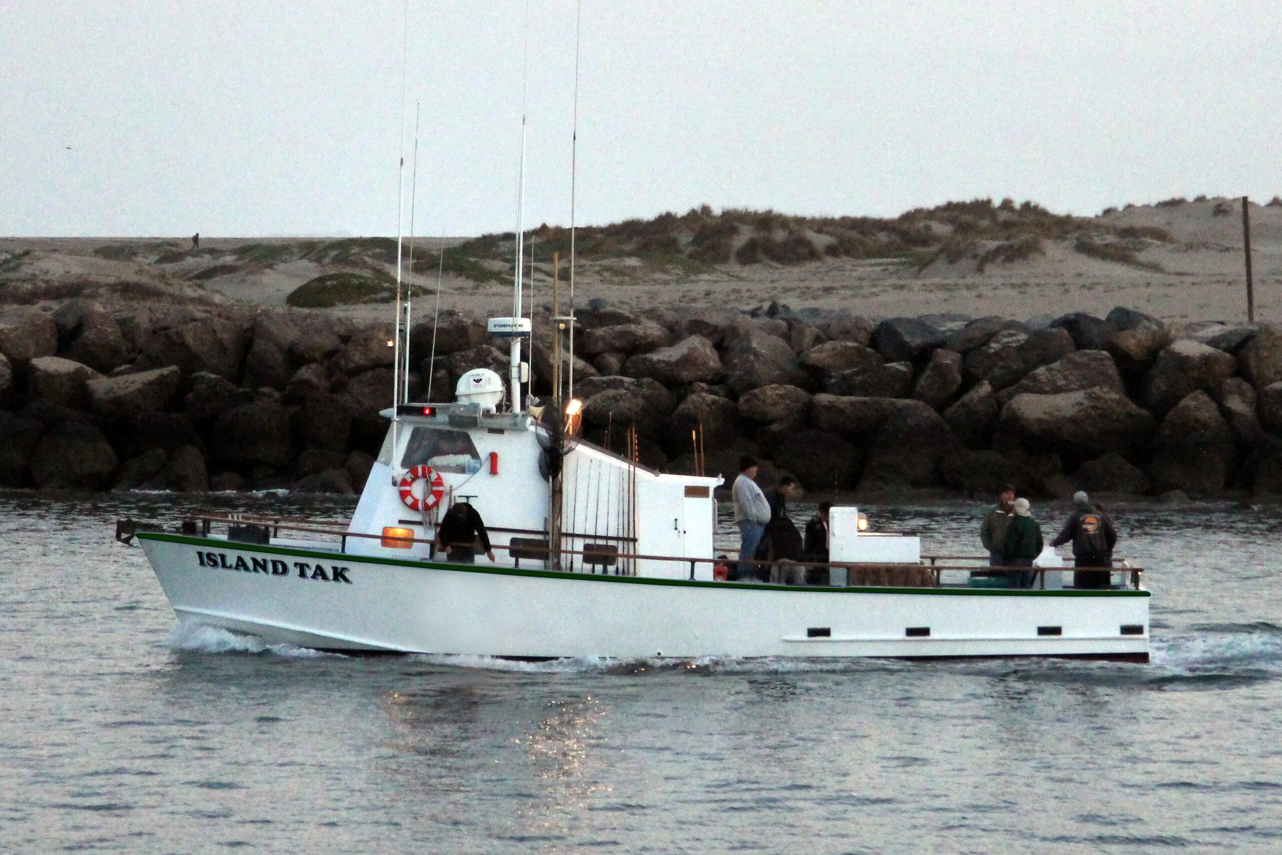Island Tak sportfishing boat