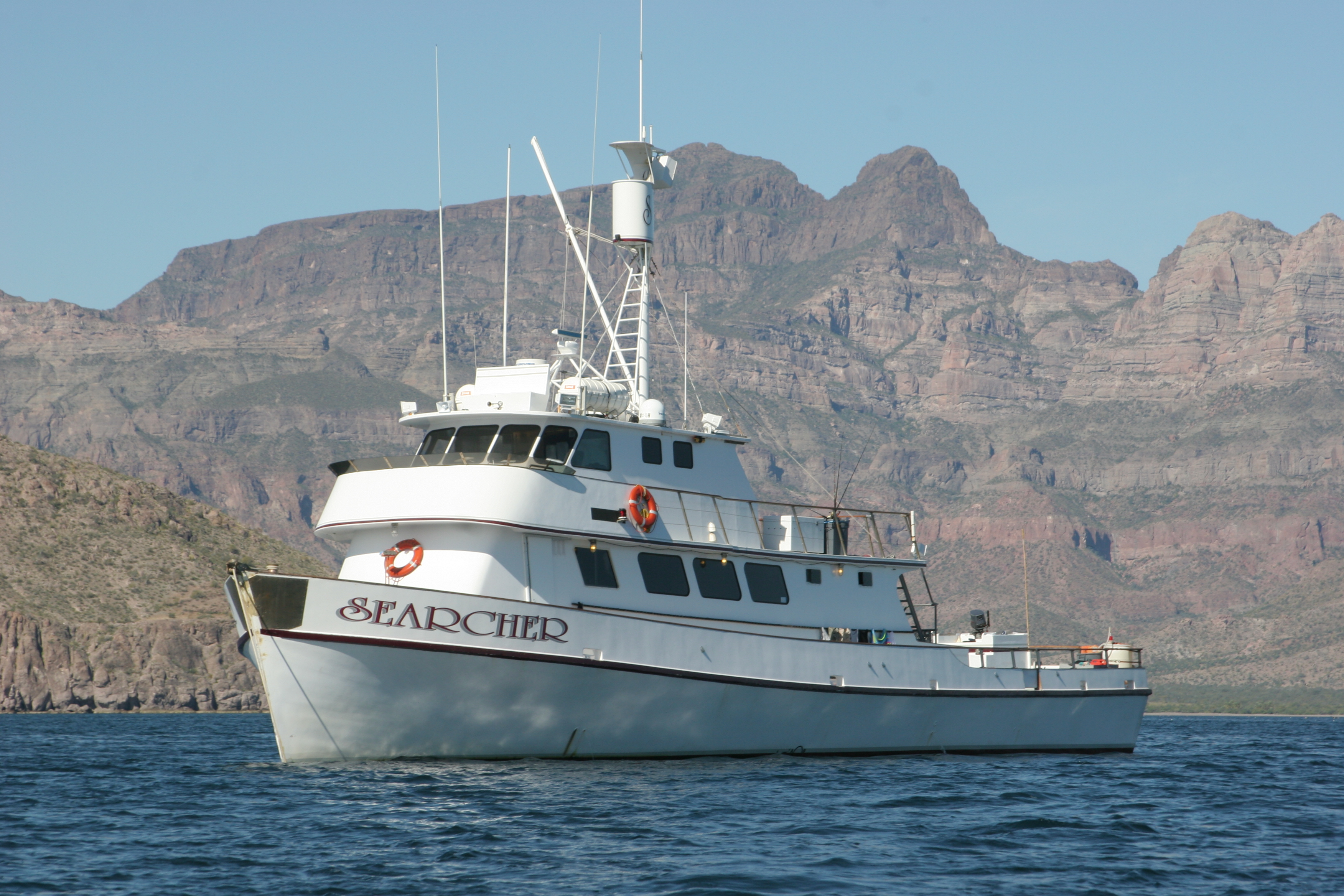 Searcher sportfishing boat