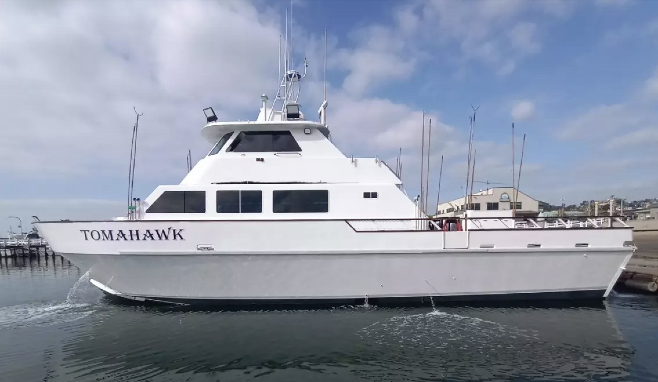 Tomahawk sportfishing boat